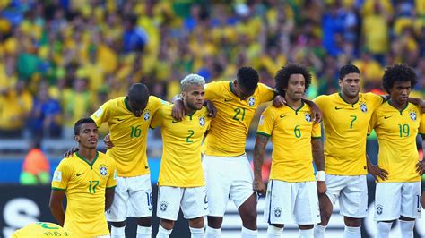 Copa do Mundo FIFA de 2014: Uma Jornada Emotiva para o Futebol Brasileiro e a Liderança Inabalável de César Sampaio